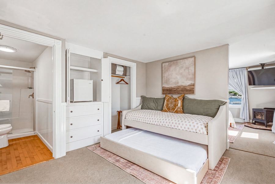Guest room sitting area with a daybed and built-in storage